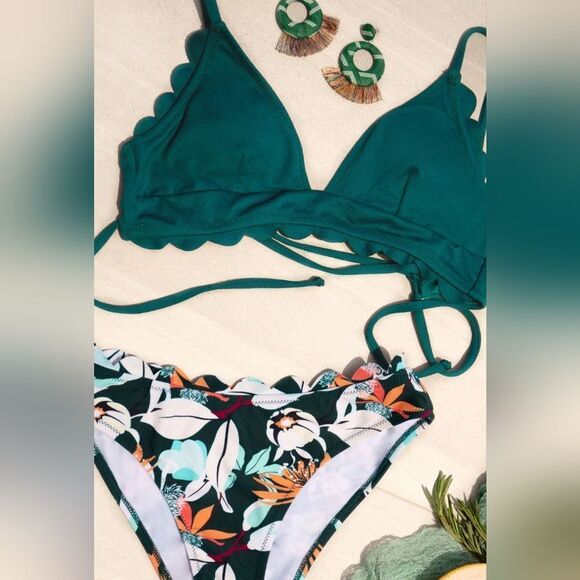 Cupshe Green Scalloped Edge V-Neck Printed Bottom Bikini size XL - Picture 3 of 8